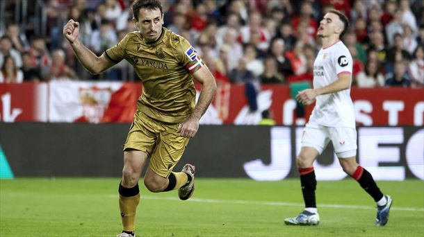 Mikel Oyarzabal celebra el segundo gol de la Real. Foto: EFE