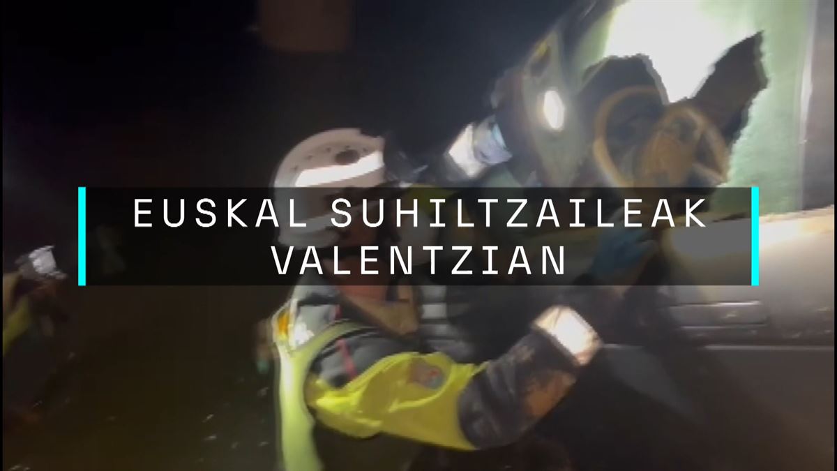 Valentziara joandako euskal suhiltzaileekin egon gara