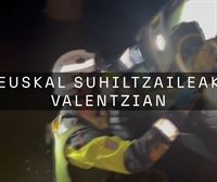 Valentziara joandako euskal suhiltzaileekin egon gara