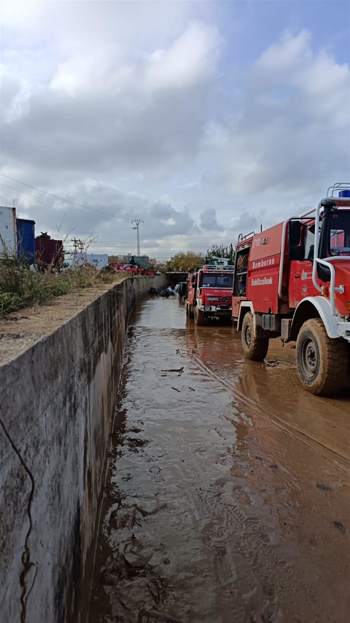 Convoy de bomberos navarros en Valencia. Fuente: DistritoEuskadi