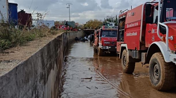 Convoy de bomberos navarros en Valencia. Fuente: DistritoEuskadi