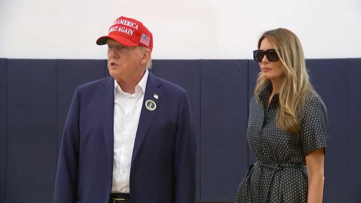 Donald eta Melania Trump. Agentzietako bideo batetik ateratako irudia.