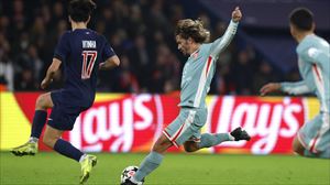 El Atlético de Madrid vence al PSG in extremis y el Arsenal cede ante el Inter de Milán