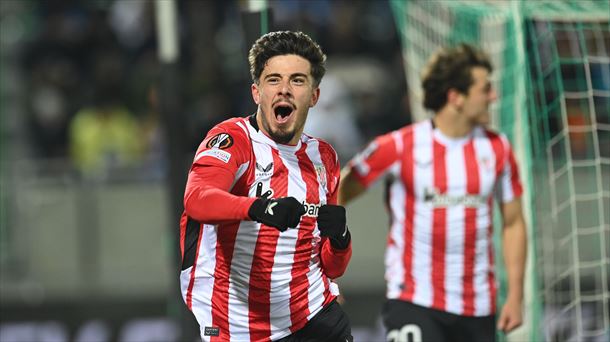 Nico Serrano celebra su gol, que ha sido el 1-2 en el partido. Foto: EFE. 