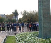 El Ayuntamiento de San Sebastián celebra el 'Día de la Memoria' con una ofrenda floral