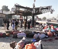 Dozenaka hildako tren geltoki baten izandako eraso suizida batean, Quetta hirian