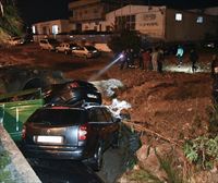 Lluvias torrenciales en Almería: El agua arrastra vehículos en Vícar y rescatan a tres personas atrapadas