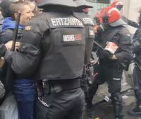 Dos detenidos en una protesta contra un desahucio en el barrio de Astrabudua, en Erandio 