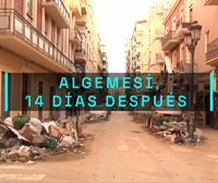 Aunque la situación ha mejorado, el barro sigue cubriendo las calles de Algemesí