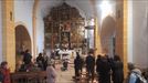 Dia de las Ánimas en Morillas. El retablo del altar mayor del siglo XVI acaba de ser restaurado.