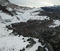 La primera nevada del año viste de blanco Belagua