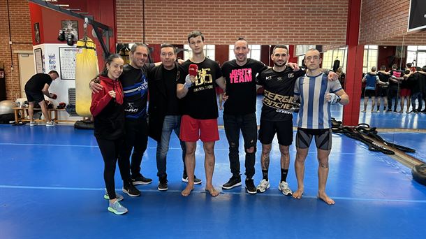 El 'Dinamita Team' prepara la velada de kickboxing de Vitoria