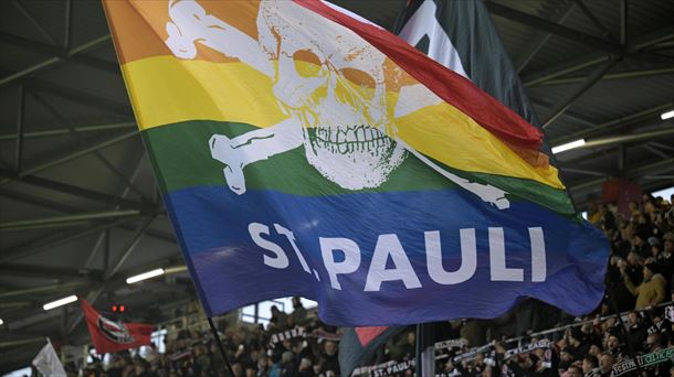 St. Pauli Bundesligako futbol taldeak X sare soziala uztea erabaki du. Argazkia: EFE