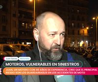 Juan Soroa, motorista: ''Hay una normativa para proteger los postes con un sistema más seguro''