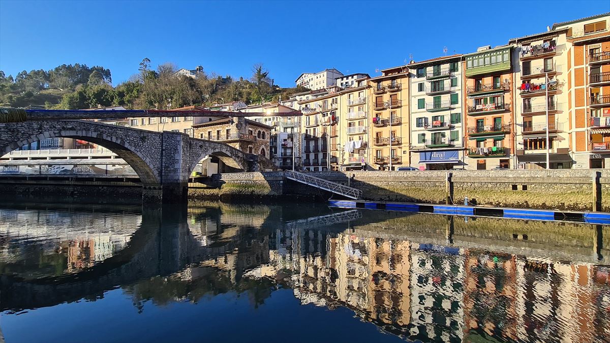 Ondarroa (Bizkaia) bajo el sol. 