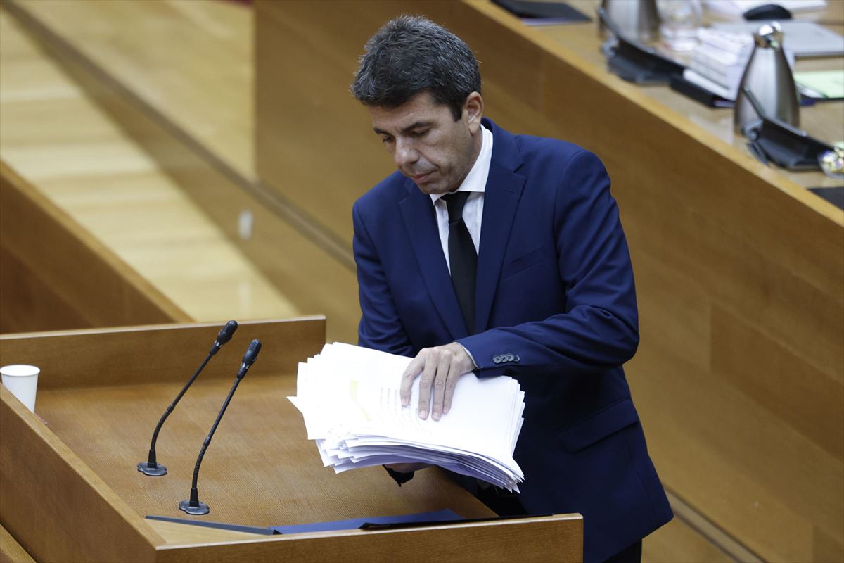 El presidente de la Generalitat valenciana Carlos Mazón, hoy en las Cortes. 