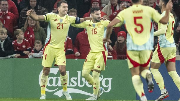 Mikel Oyarzabal celebra su gol ante Dinamarca. Foto: Efe.