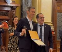 Mikel Reparaz, responsable de Internacional de EITB, recoge el premio Prismas por ''Del Ártico al Cantábrico''