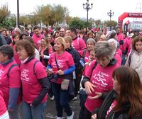 Miles de personas tiñen de rosa Donostia en favor de la investigación del cáncer de mama