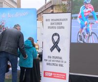 Homenaje a las víctimas de accidentes de tráfico en Gasteiz