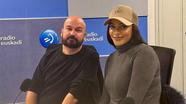 Amal Fashanu ha estado en "Boulevard" de Radio Euskadi acompañada de Galder Reguera.