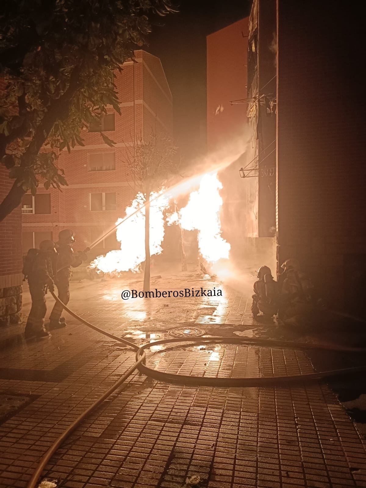 Sutea Barakaldon. Argazkia: @BomberosBizkaia