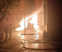 Un incendio obliga a desalojar a los vecinos de varios bloques en Barakaldo