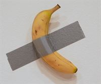 La polémica banana pegada a la pared con cinta adhesiva se subasta en Nueva York por 6,2 millones de dólares