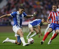 Un penalti polémico y el gol de Sorloth anulan la buena defensa del Alavés (2-1)