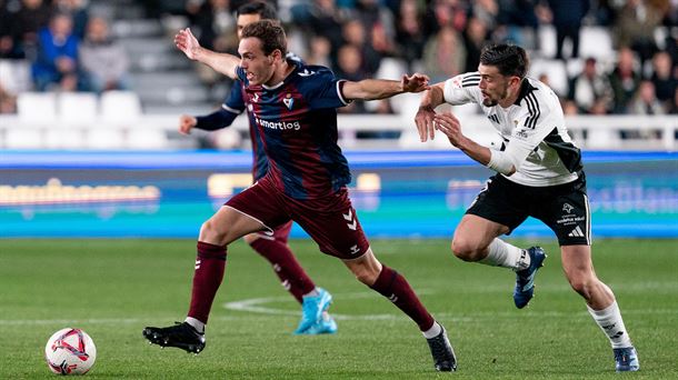 Jon Bautista durante el partido Burgos-Eibar. Foto: @SDEibar