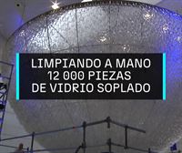 El Artium de Vitoria-Gasteiz acomete la limpieza de la colosal obra ''Un pedazo de cielo cristalizado'' 