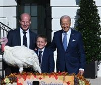 Biden indulta a los pavos Peach y Blossom, que se libran de acabar en la cena de Acción de Gracias