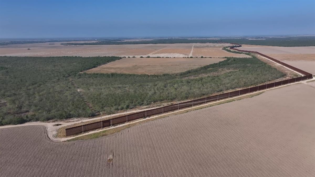 La Grullan (Texas) eraikitzen ari diren harresia