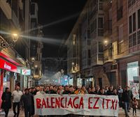 Manifestazio jendetsua egin dute Zumaian, Balenciaga ontziolako lanpostuen alde