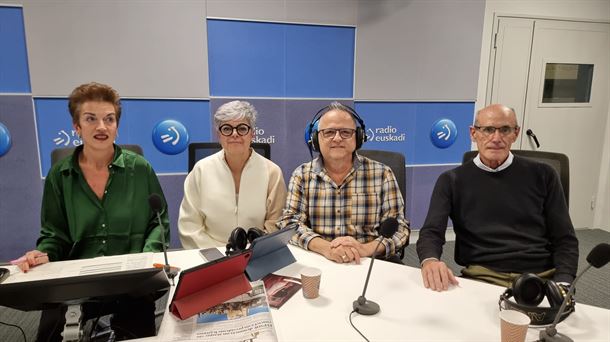 Rafael Bengoa y Marco Antonio Imbert en los estudios de Radio Euskadi. EITB Media