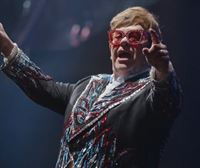 Ikusmena galdu duela aitortu du Elton John abeslariak