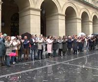 Pasaiako hilketa matxista salatu dute Gipuzkoako Foru Aldundiaren aurrean, Donostian