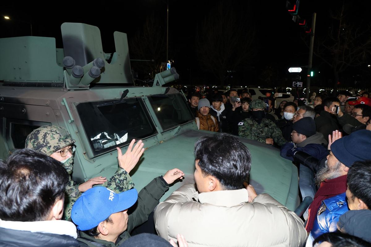 Protestas contra la ley marcial en Seúl (Corea del Sur). Foto: EFE