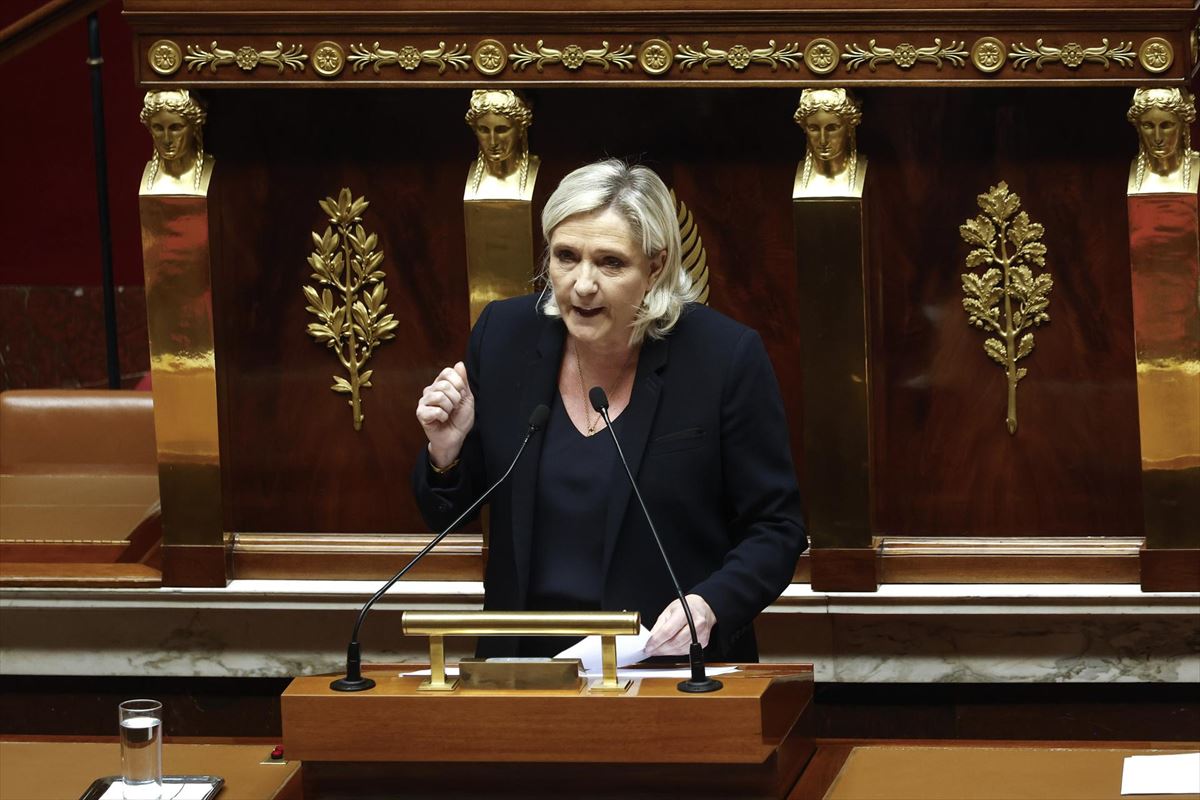 Marine Le Pen ultraeskuindarra, Asanblada Nazionalean emandako hitzaldian. Argazkia: EFE