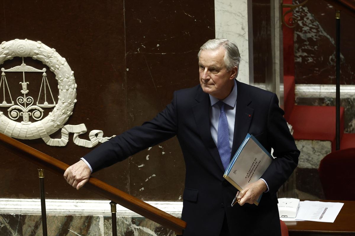 Michel Barnier tras su último discuros como primer ministro en la Asamblea Nacional. Foto: EFE