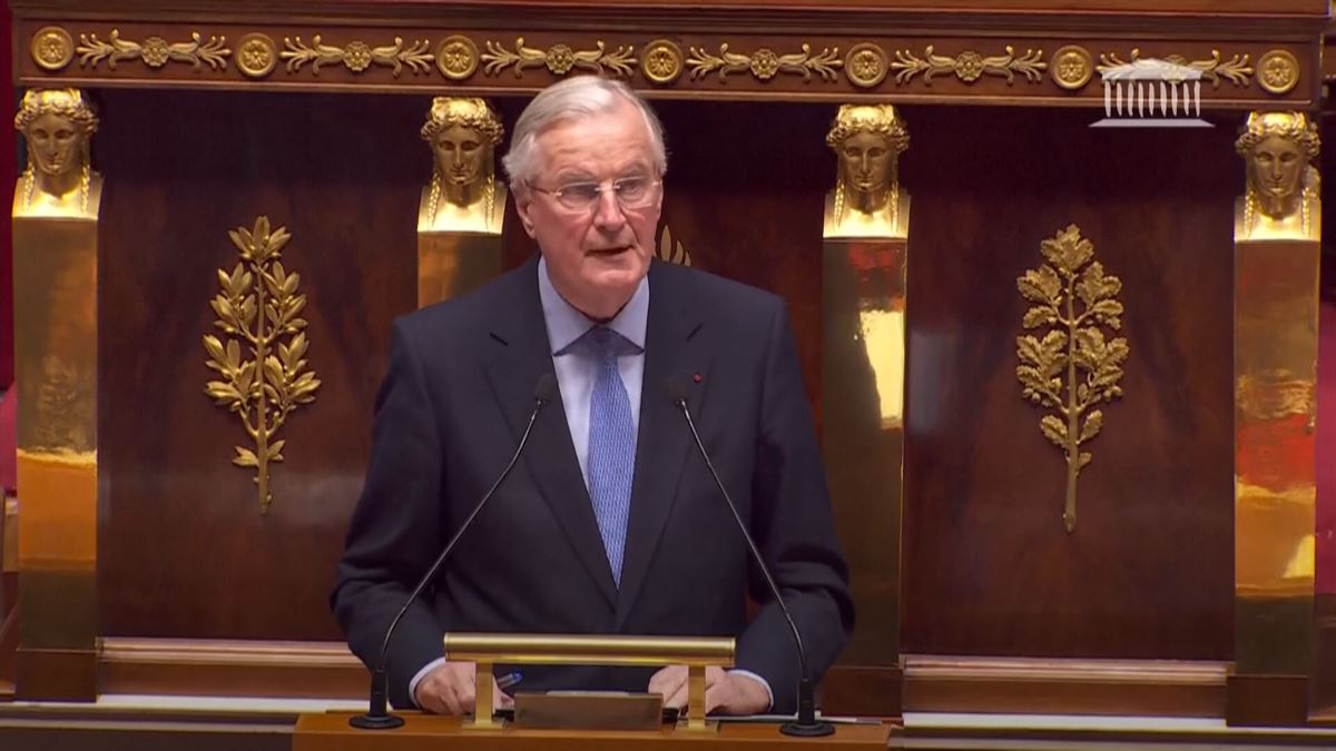 Michel Barnier tras su último discuros como primer ministro en la Asamblea Nacional. Foto: EFE