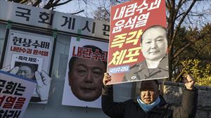 Yoon, kargugabetzetik gertuago, alderdiko liderraren babesa galduta