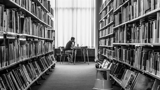 HASIER ETA AMAIA 1X11: Hasier se acerca a la poesía