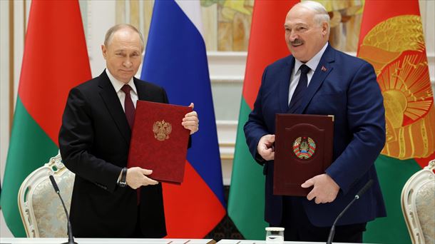 Putin eta Lukashenko, akordioa sinatu ostean. Argazkia: EFE