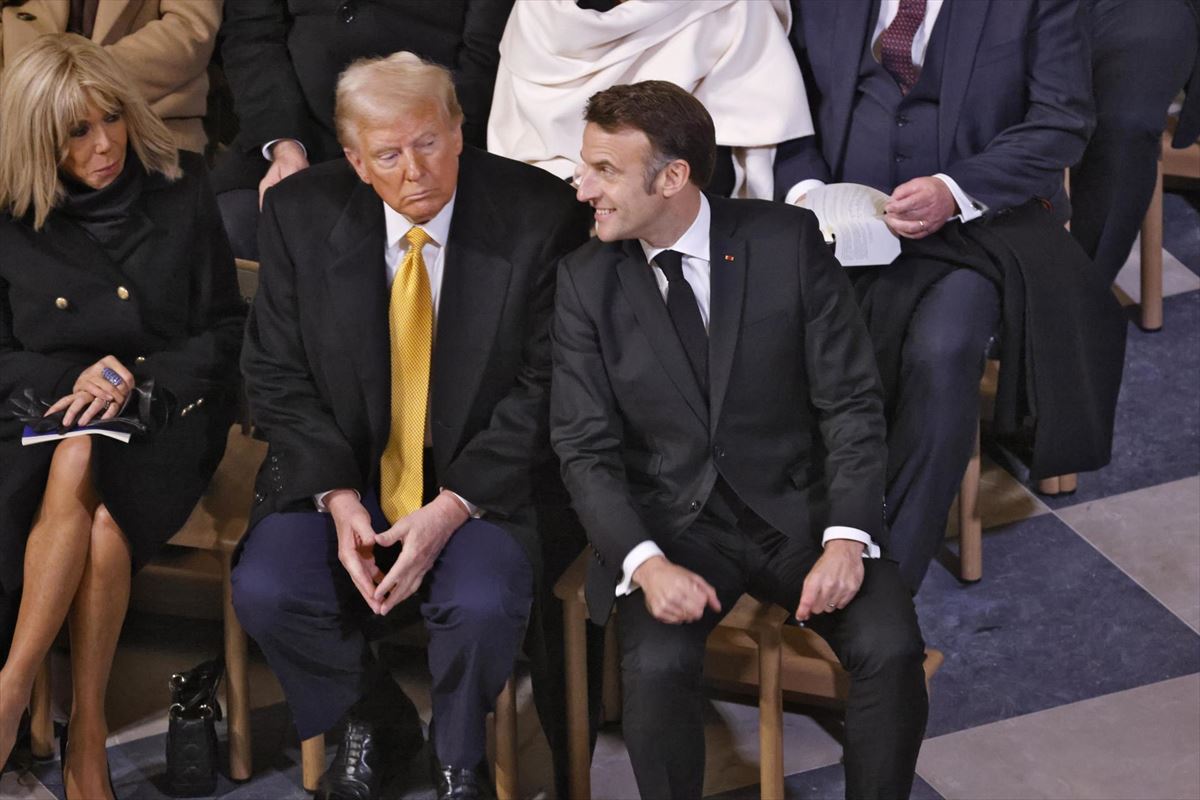 Trump Macrondarren artean. Argazkia: EFE