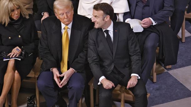 Trump Macrondarren artean. Argazkia: EFE