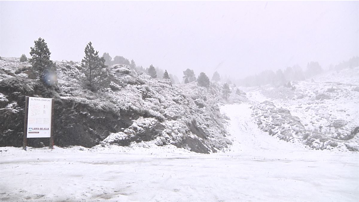 Primera gran nevada de la temporada en Larra-Belagua