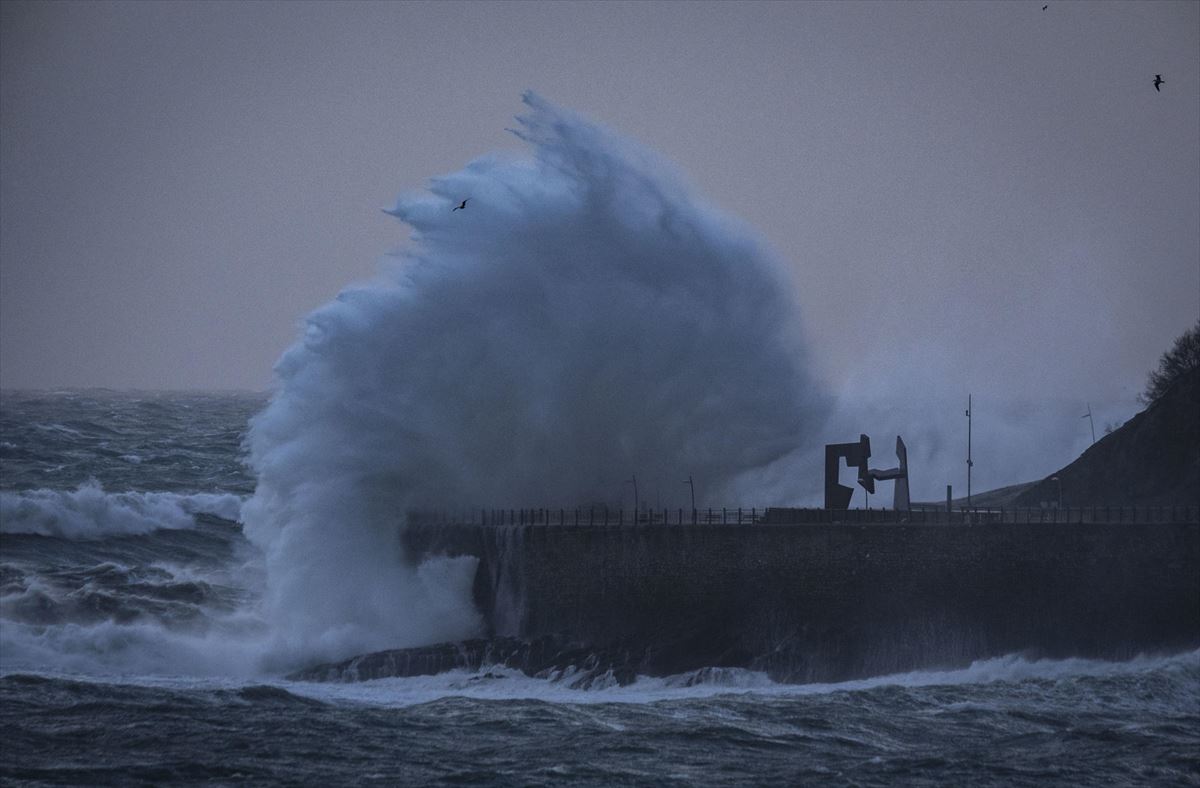 Oleaje en Donostia-San Sebastián. Foto: EFE