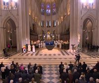 Celebra la primera misa de la catedral de Notre Dame tras el incendio de hace cinco años