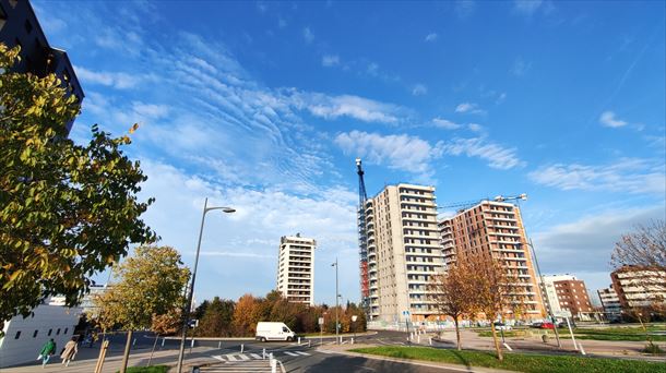 Etxebizitzak, Gasteizen. Argazkia: Jokin Zurutuza Sunsundegi